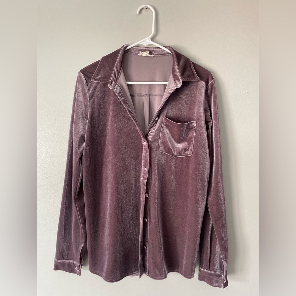 Entro velvet button down